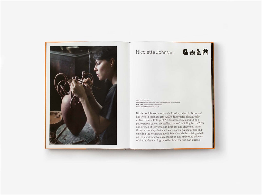 Earth & Fire. Modern potters, their tools, techniques and practices /anglais