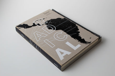 Interior de Radical. 50 arquitecturas latinoamericanas
