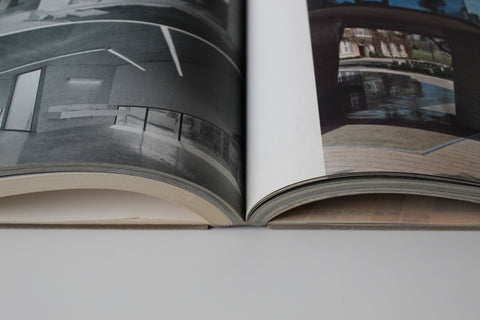 Interior de Radical. 50 arquitecturas latinoamericanas